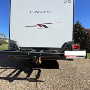 Heavy duty hitch mounted cargo box platform